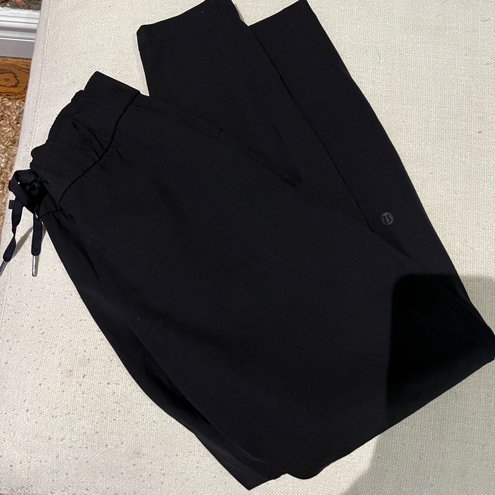 Lululemon joggers size 4